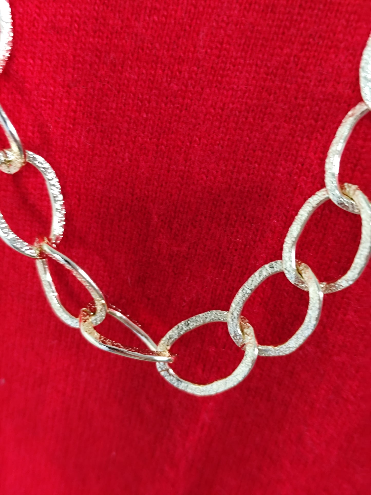 Collier Long Noir et Doré – Style Élégant et Léger