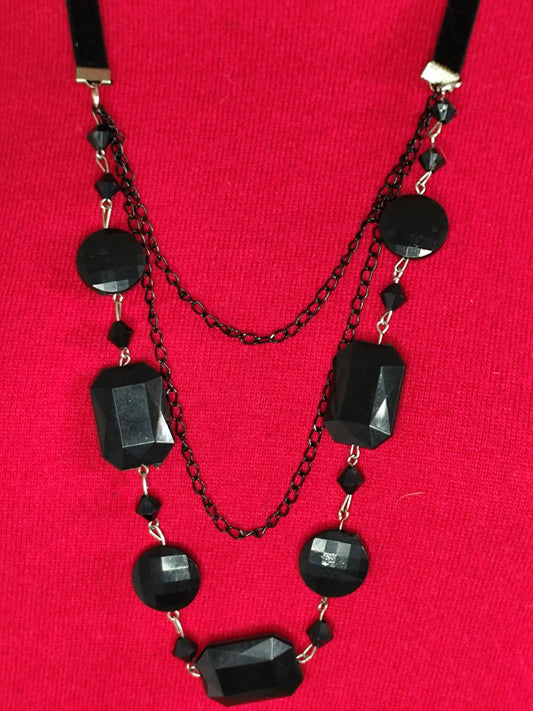Collier Multi-Rang Noir – Style Chic et Tendance