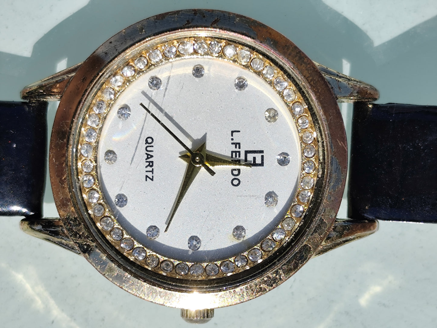 Montre femme L. Feedo à quartz avec bracelet cuir noir