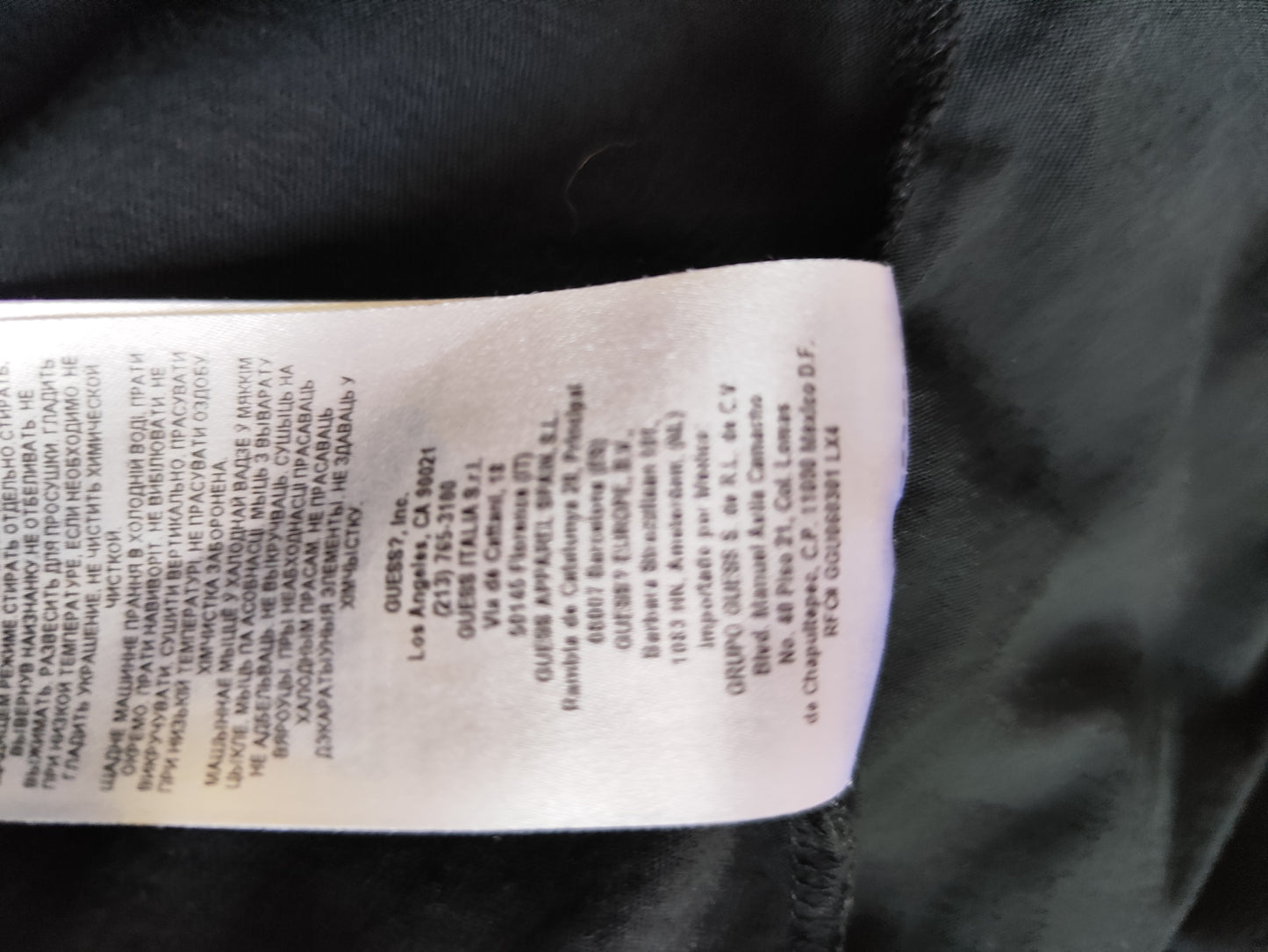 T-shirt manches longues Guess noir imprimé – taille M