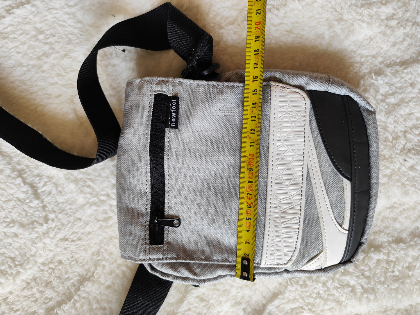 Sacoche Bandoulière Gris & Noir – Compact & Fonctionnel