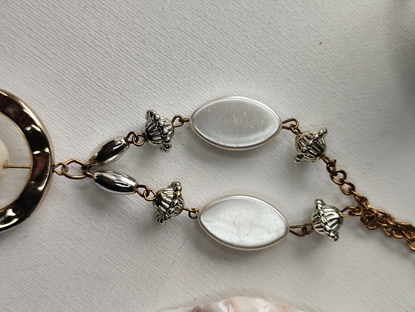 🤍 Long Fancy Necklace – Black & White Pearls & Medallion