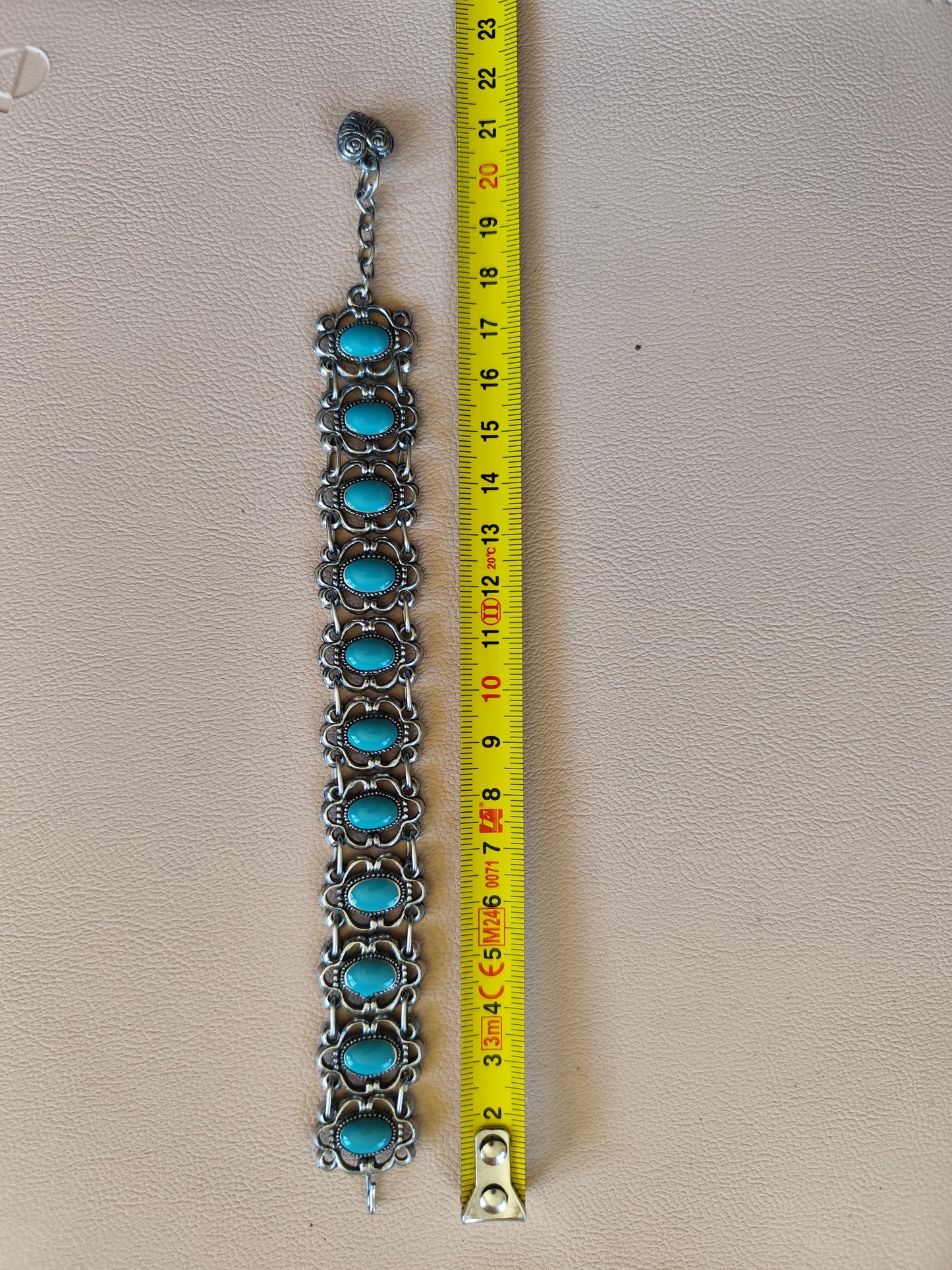 Bracelet manchette argenté et cabochons turquoise