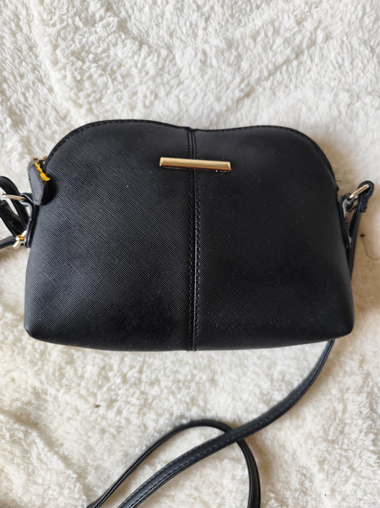 Sac Bandoulière Noir Grainé – Élégance & Praticité