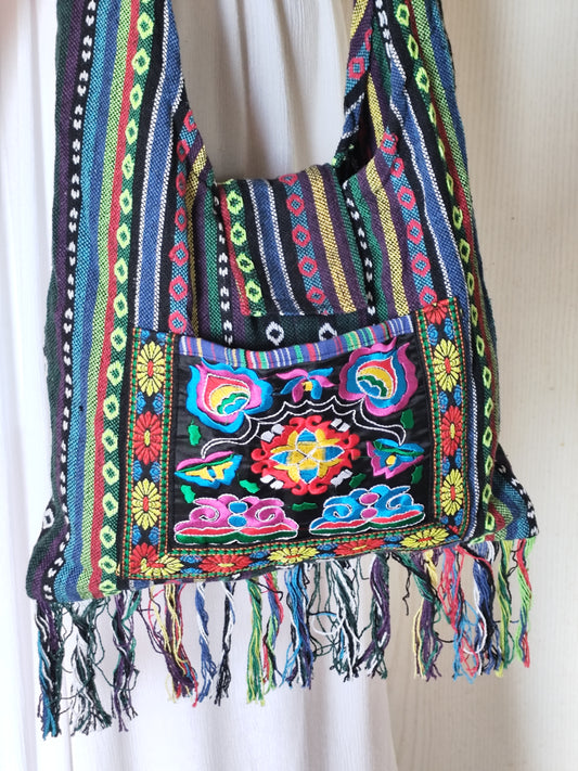 Sac besace ethnique en toile tissée multicolore et broderies - 29 x 34 cm