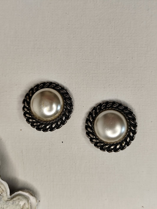 Boucles d'Oreilles Vintage Perle & Métal Argenté – Élégance Rétro