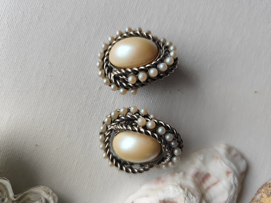 Boucles d’Oreilles Vintage Clip – Perles & Métal Doré Vieilli ✨💎