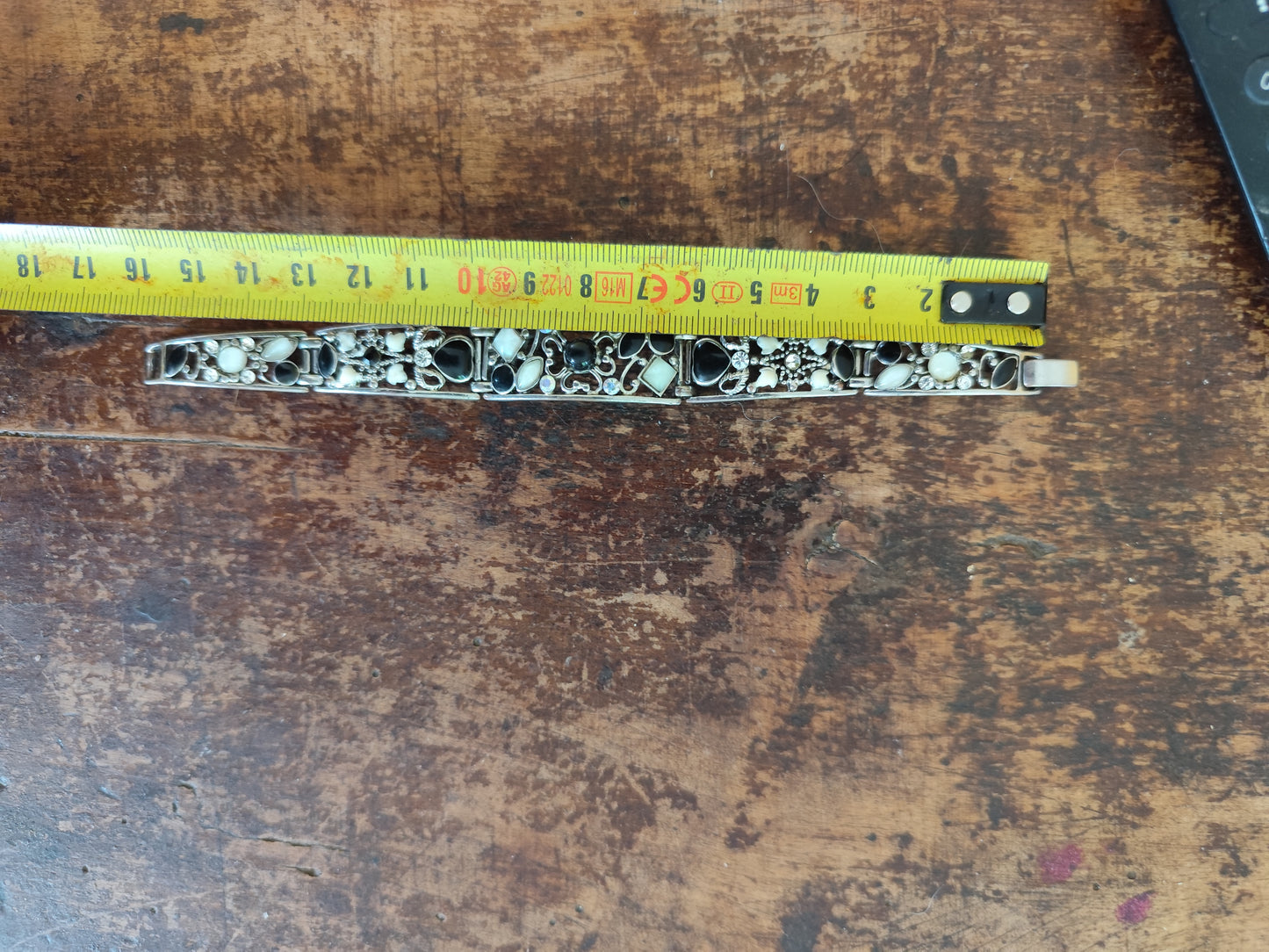 Bracelet rigide argenté articulé cœurs noir et blanc