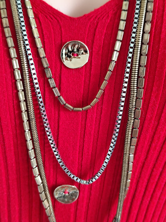 Collier multi-rangs bronze & médaillon – Statement bohème