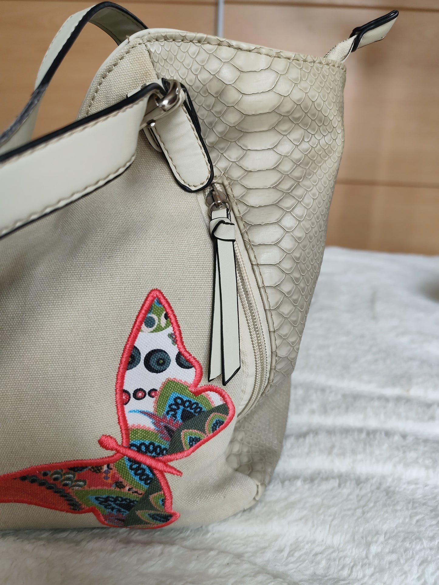 Sac cabas blanc écru à motifs colorés – Esprit bohème chic