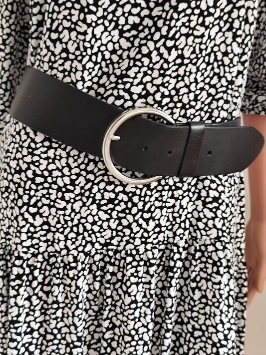 Ceinture large noire en cuir – boucle ronde argentée - 85 cm