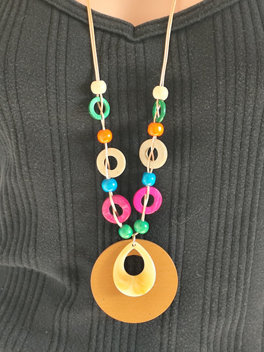 Collier Long Multicolore en Bois – Esprit Bohème et Ethnique