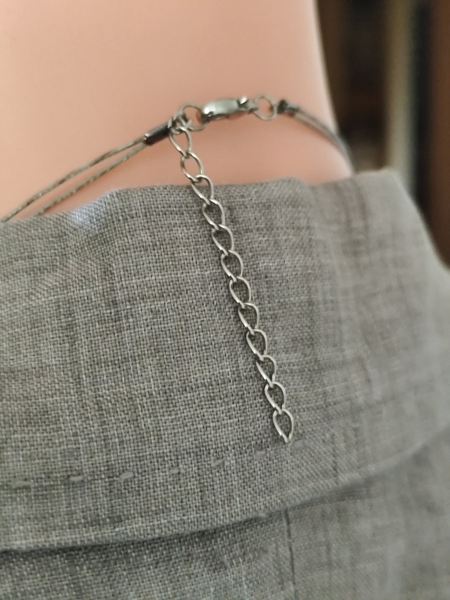 Collier multi-câbles argenté disques vert sapin et chocolat