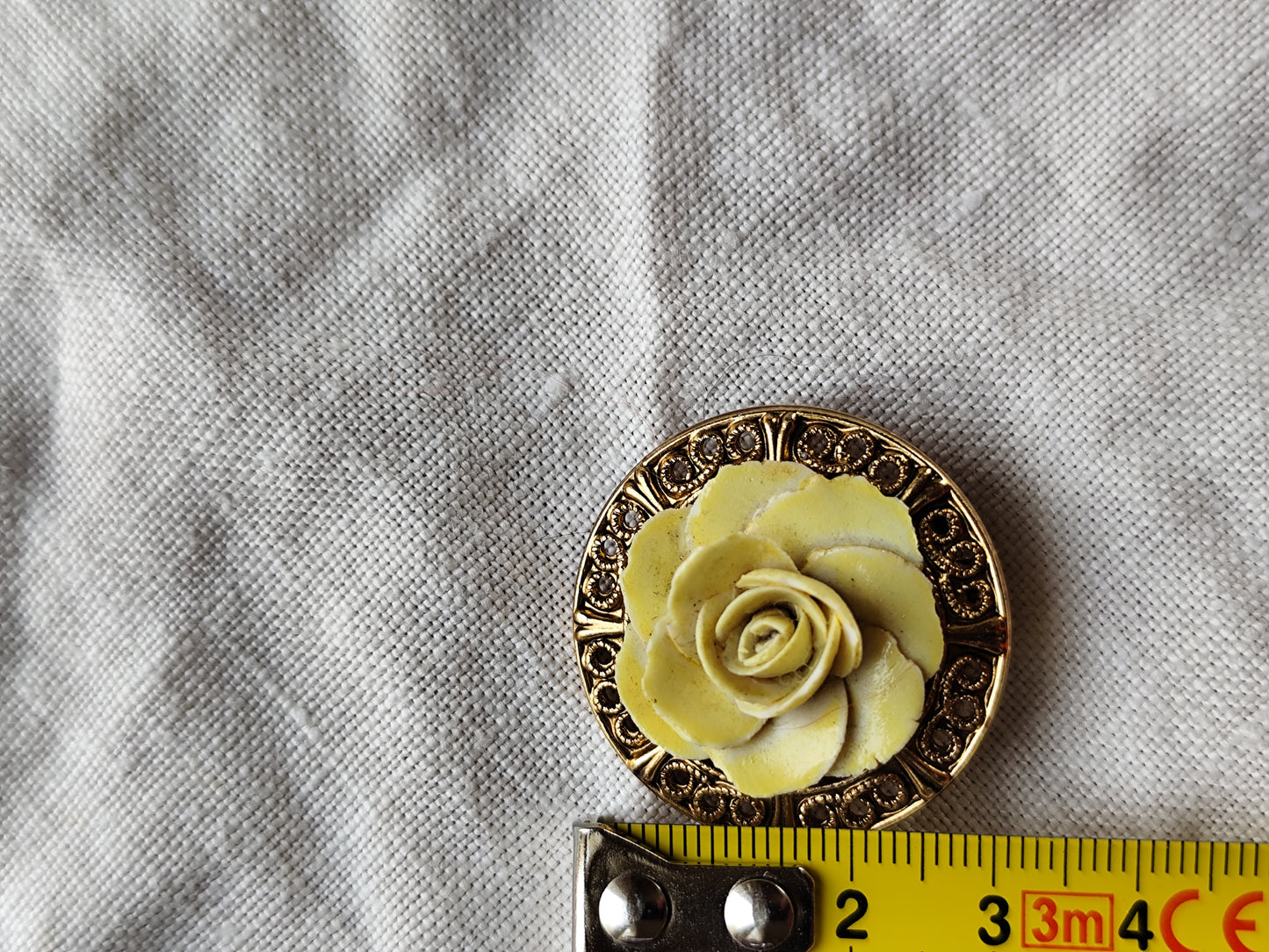 Attache foulard doré motif rose et strass taille unique