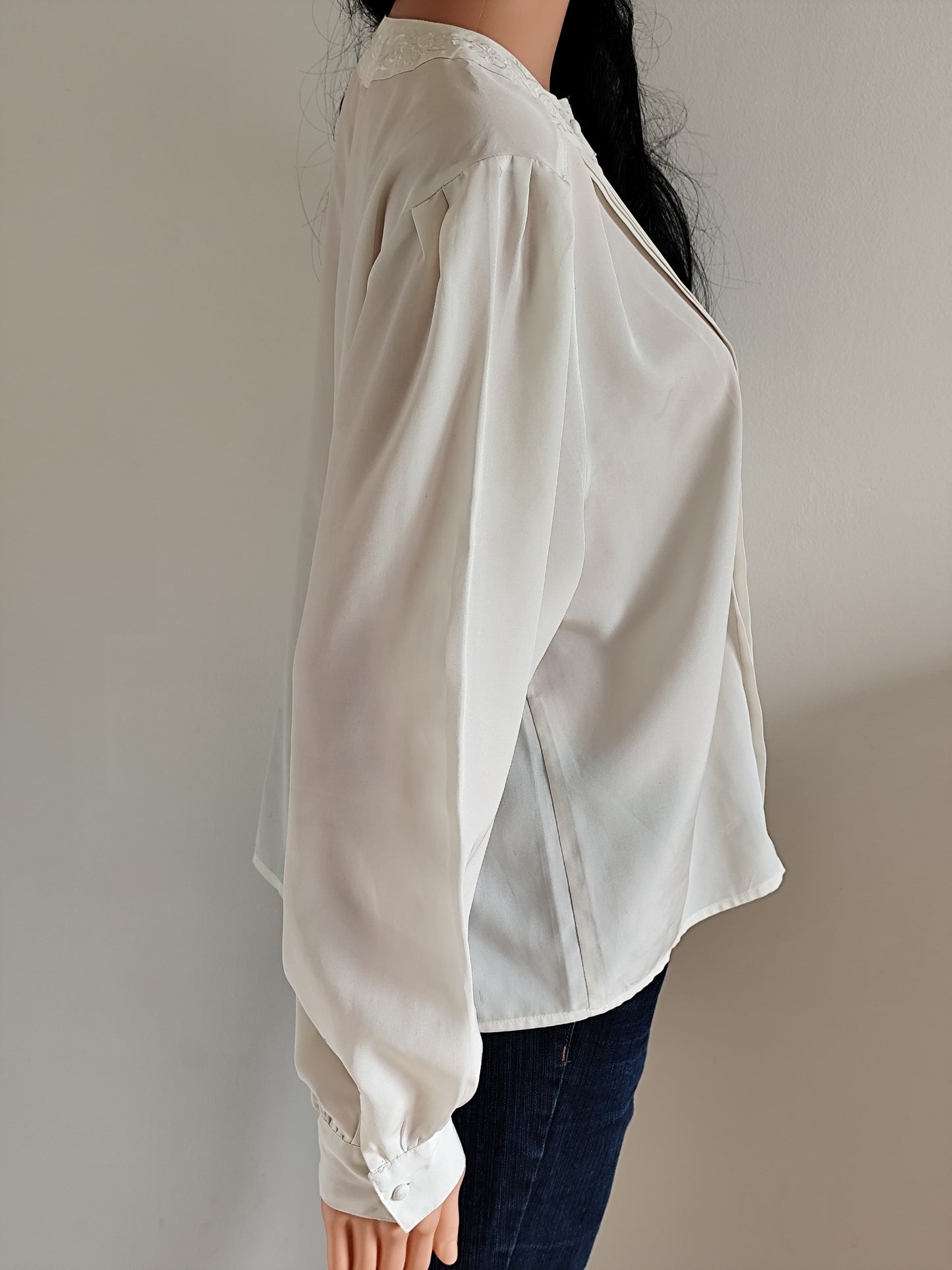 🤍 White blouse 1.2.3 – Elegance & Finesse – Size 38/40 🤍