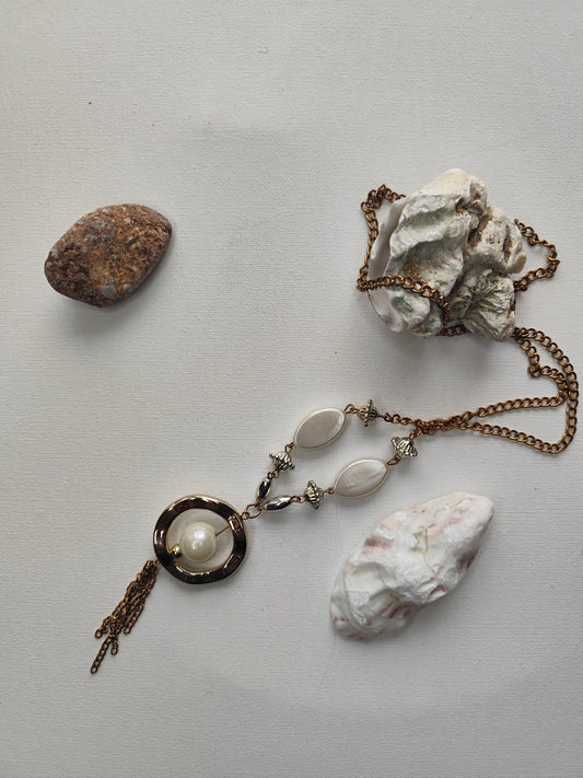 Collier Fantaisie Long – Perles & Médaillon Noir & Blanc