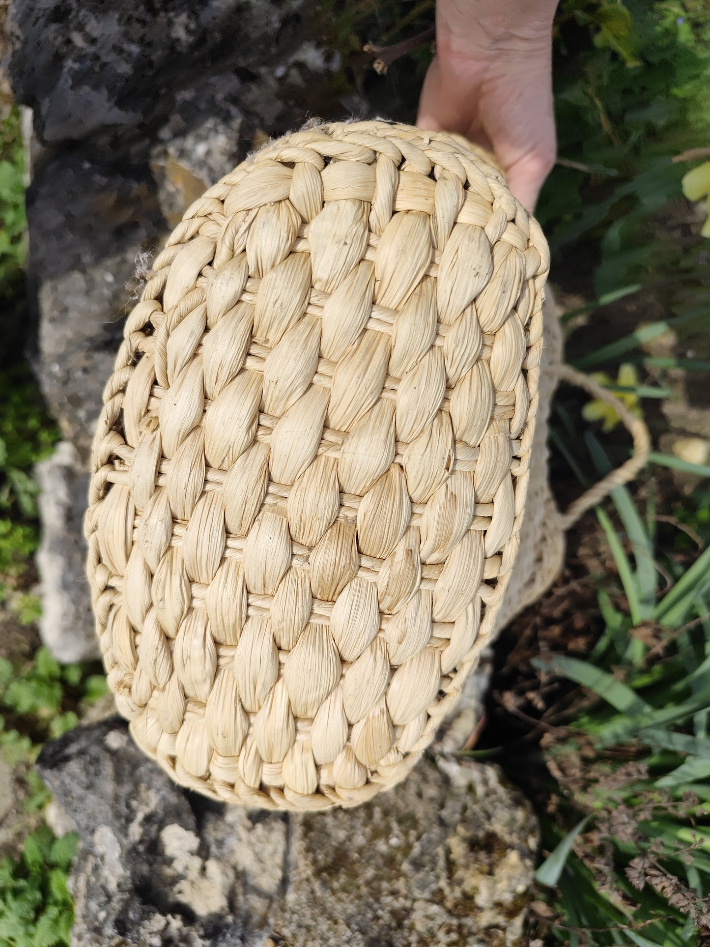 Sac panier artisanal en paille tressée naturelle vintage
