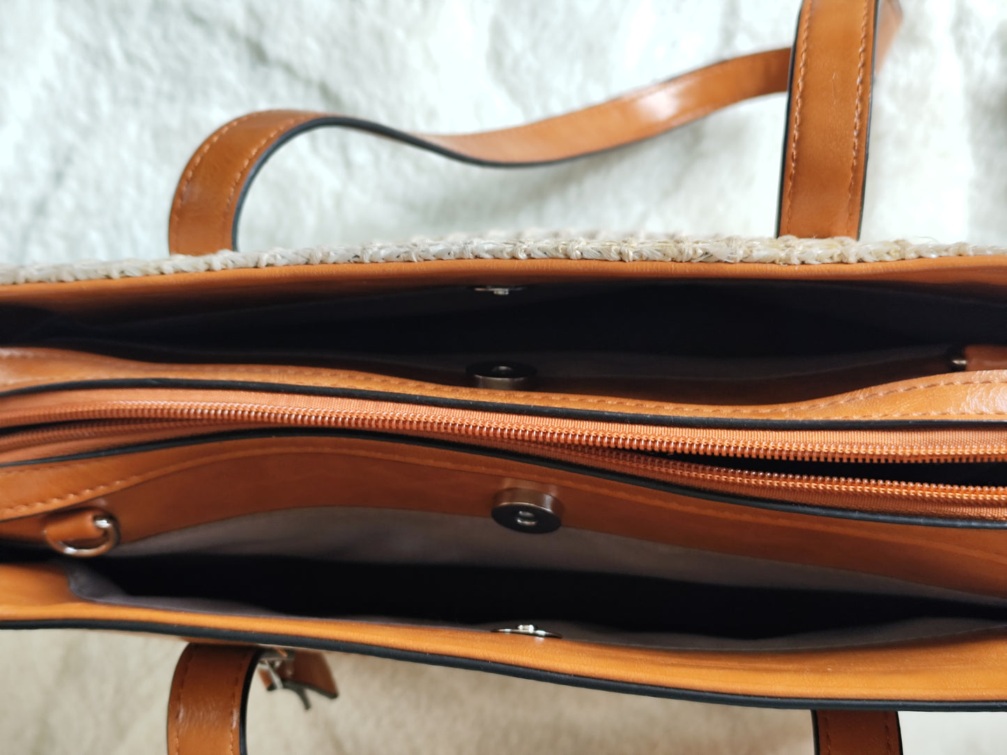 Sac Ines Delaure – Élégance naturelle et format ultra pratique