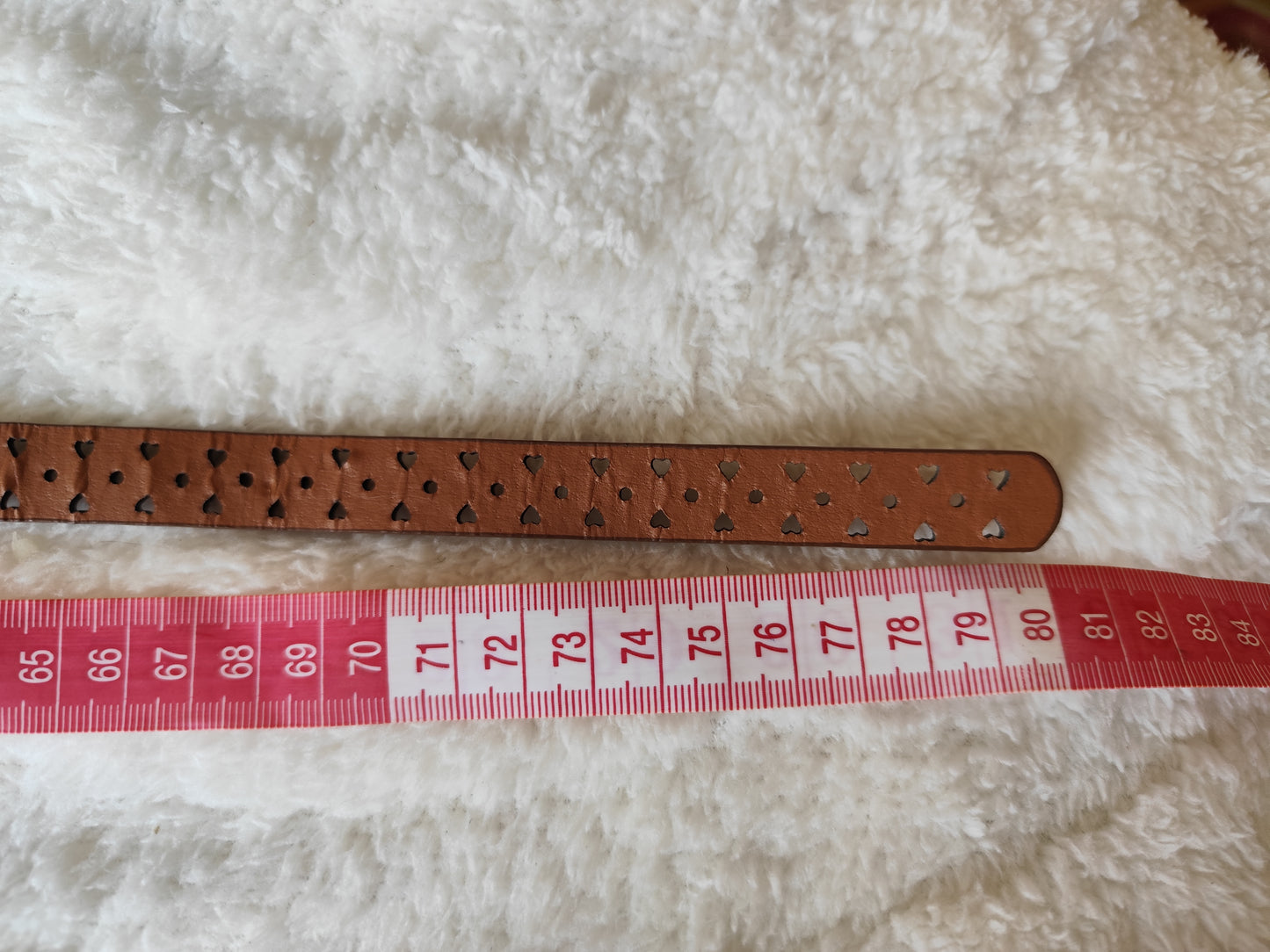 Ceinture fine caramel ajourée – boucle cœur - 80 cm