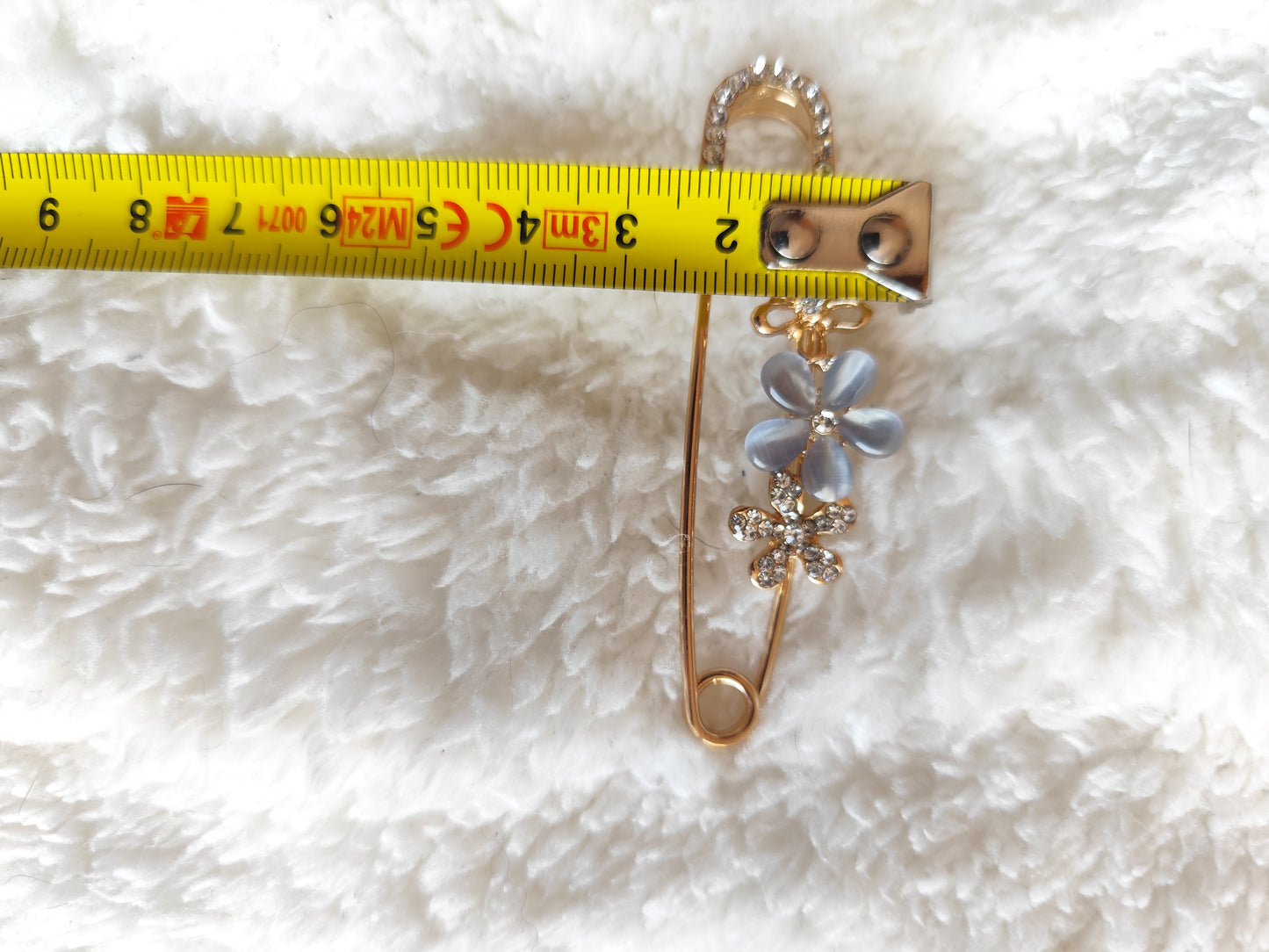 Broche épingle à nourrice dorée fleurs bleues et strass