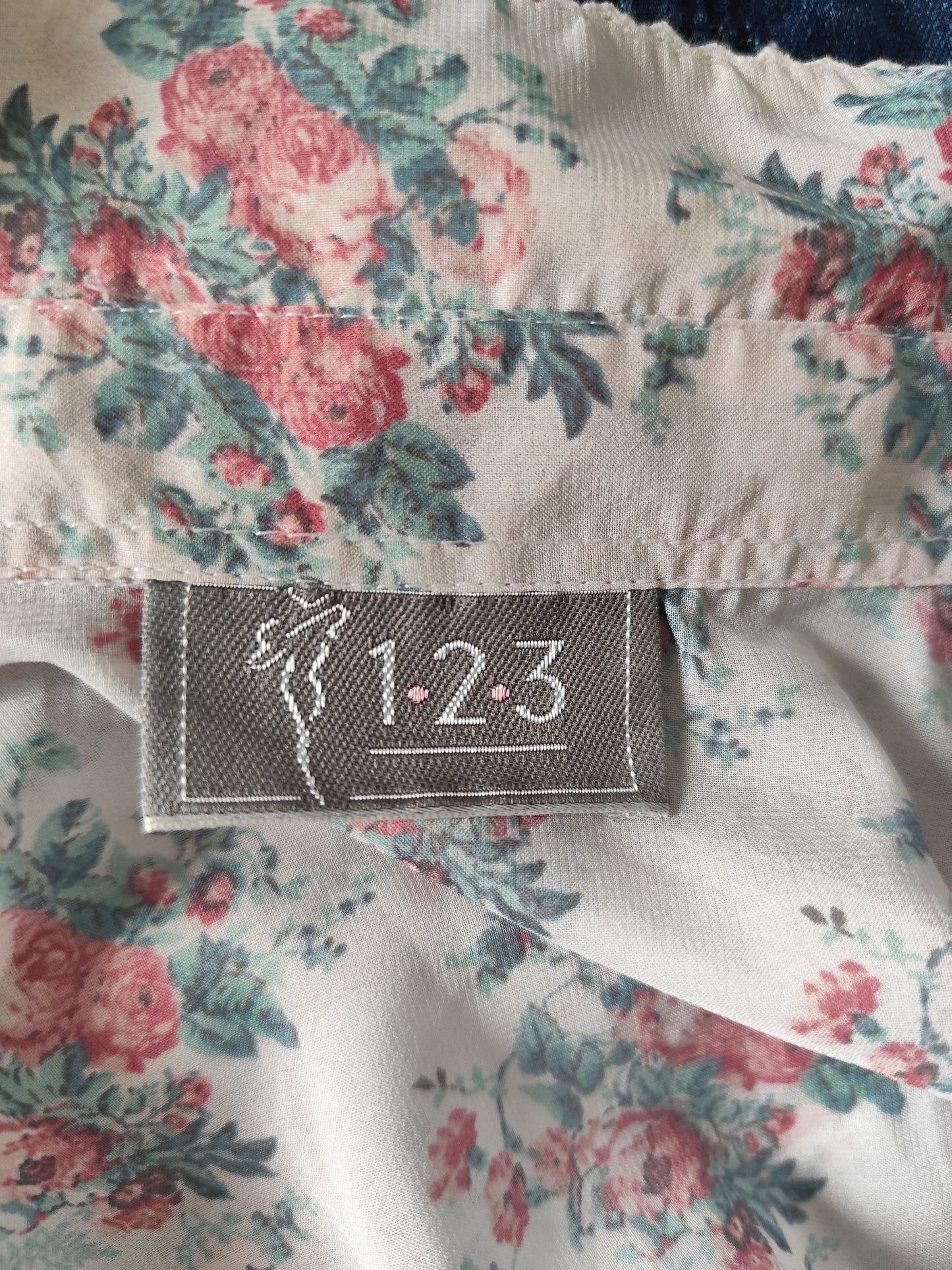 👚 Flowing floral blouse 1-2-3 – Size 40/42 🌸