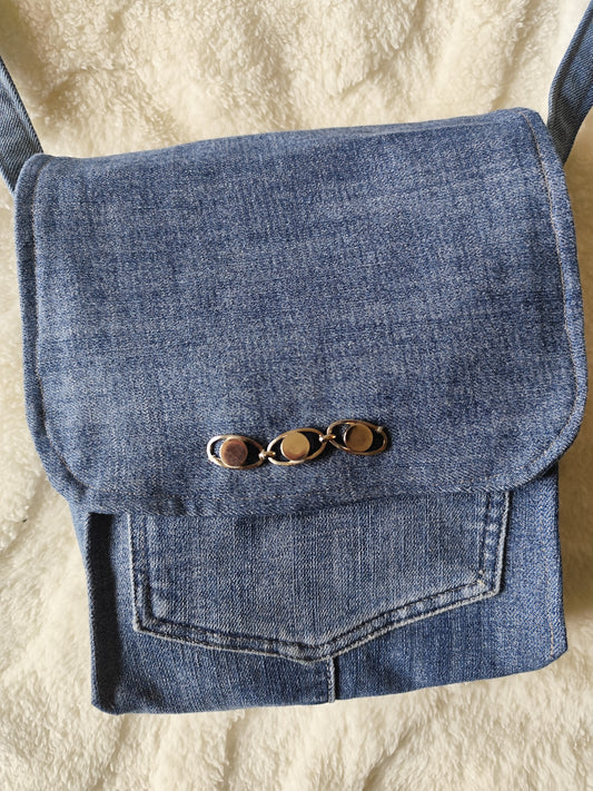 👜 Sac bandoulière en denim upcyclé – Pièce artisanale unique ♻️