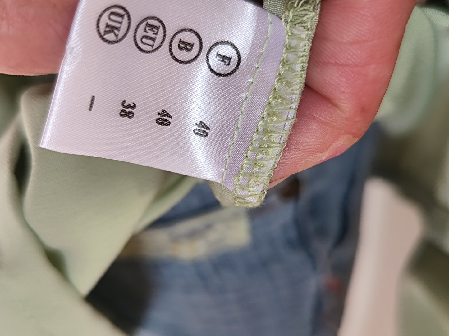 🌿 Embroidered flowing shirt – Size 38/40 🌿