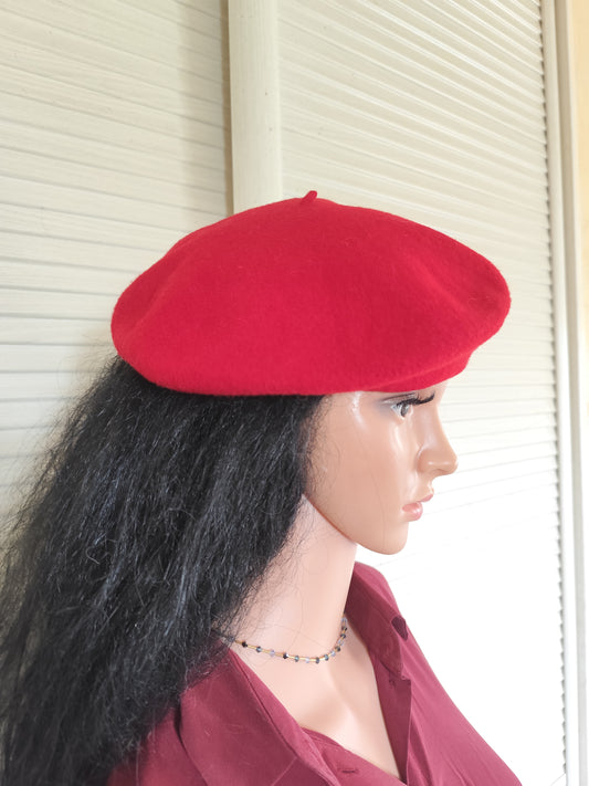 Béret classique en laine rouge