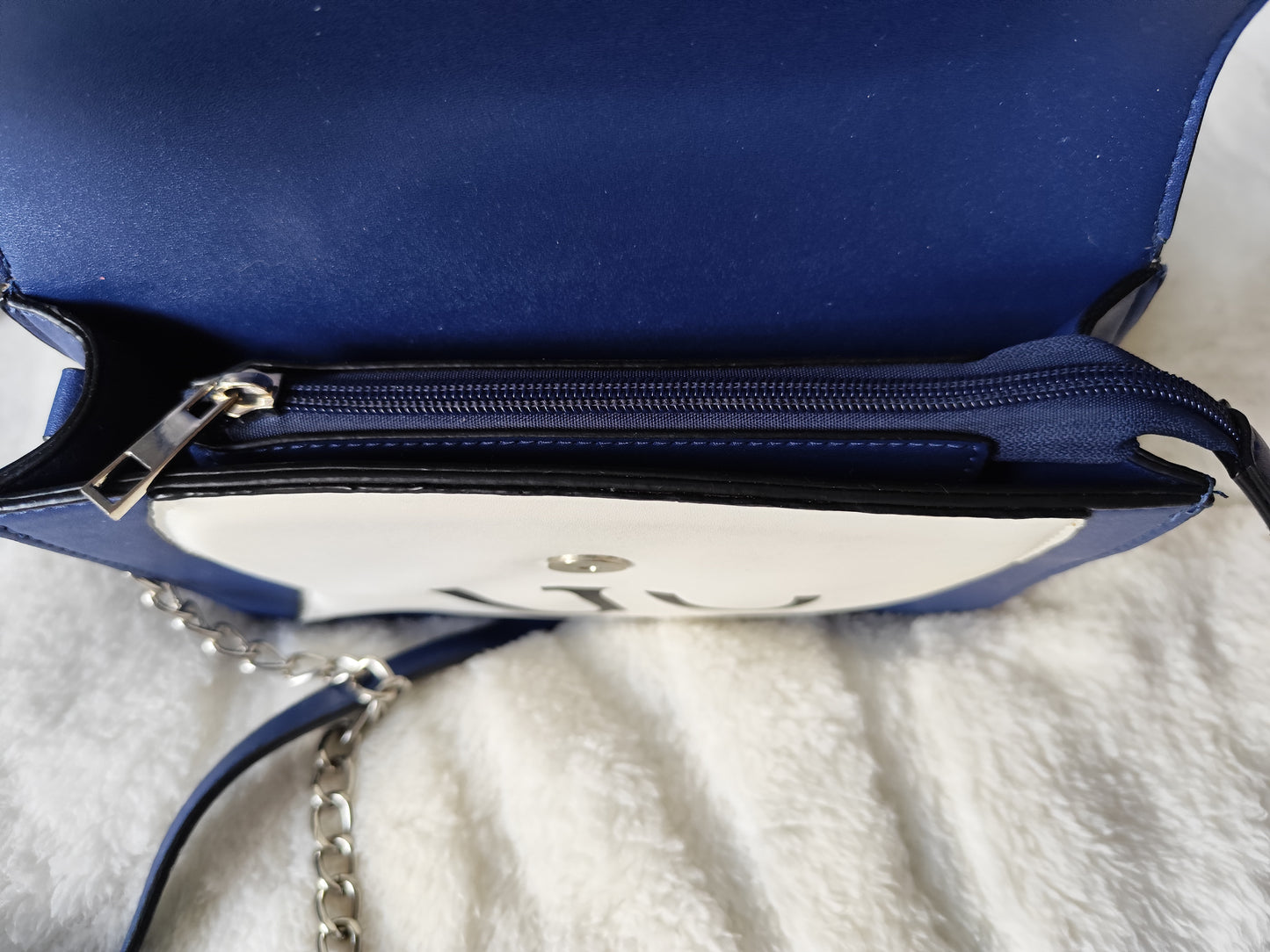 Sac Bandoulière Bleu avec Motif GO – Look Fun et Tendance