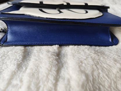 Sac Bandoulière Bleu avec Motif GO – Look Fun et Tendance