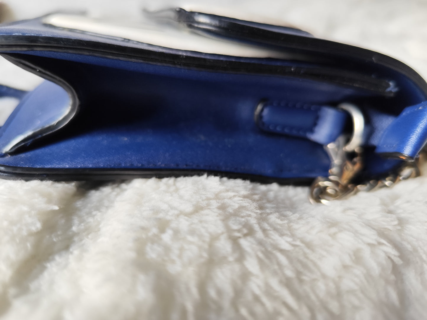 Sac Bandoulière Bleu avec Motif GO – Look Fun et Tendance