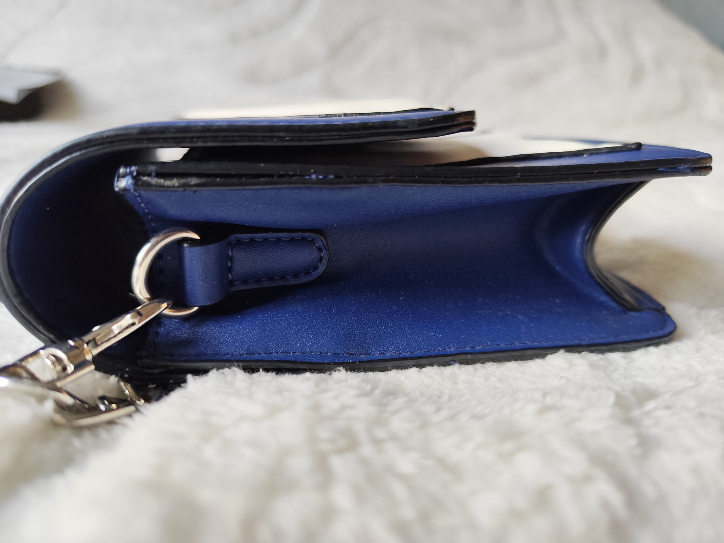 Sac Bandoulière Bleu avec Motif GO – Look Fun et Tendance