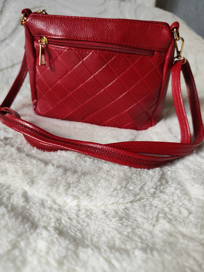 Sac Bandoulière Rouge Matelassé – Élégance et Tendance Intemporelle