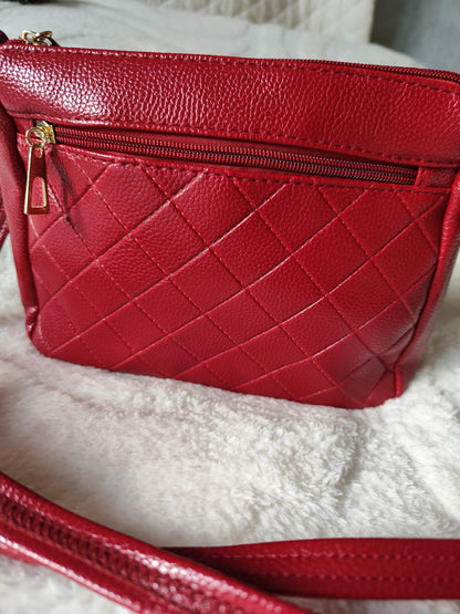 Sac Bandoulière Rouge Matelassé – Élégance et Tendance Intemporelle