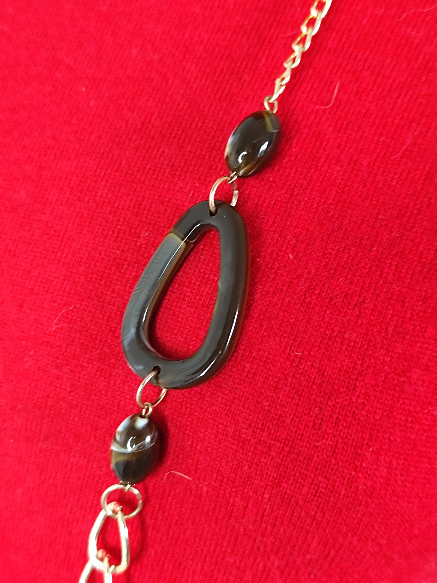 Collier Long Noir et Doré – Style Élégant et Léger