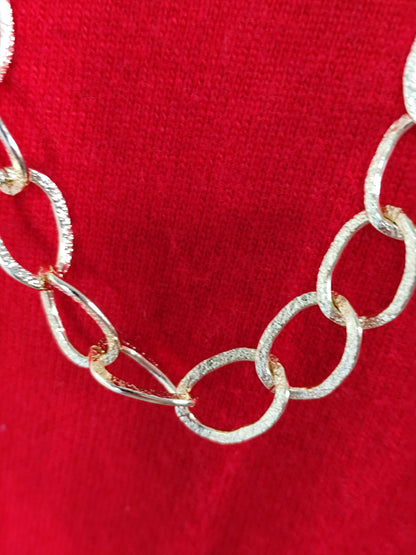 Collier Long Noir et Doré – Style Élégant et Léger