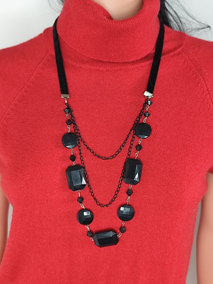 Collier Multi-Rang Noir – Style Chic et Tendance
