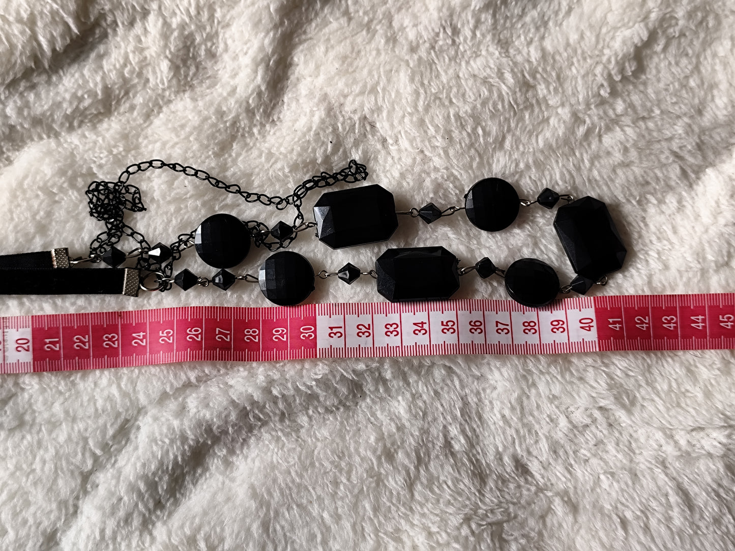 Collier Multi-Rang Noir – Style Chic et Tendance