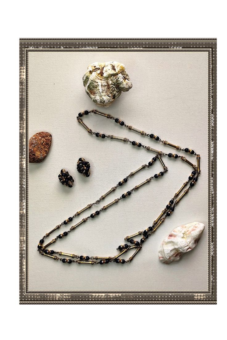 Parure Vintage Années 80/90 – Collier Sautoir & Boucles d’Oreilles – Perles Bleu Nuit & Doré