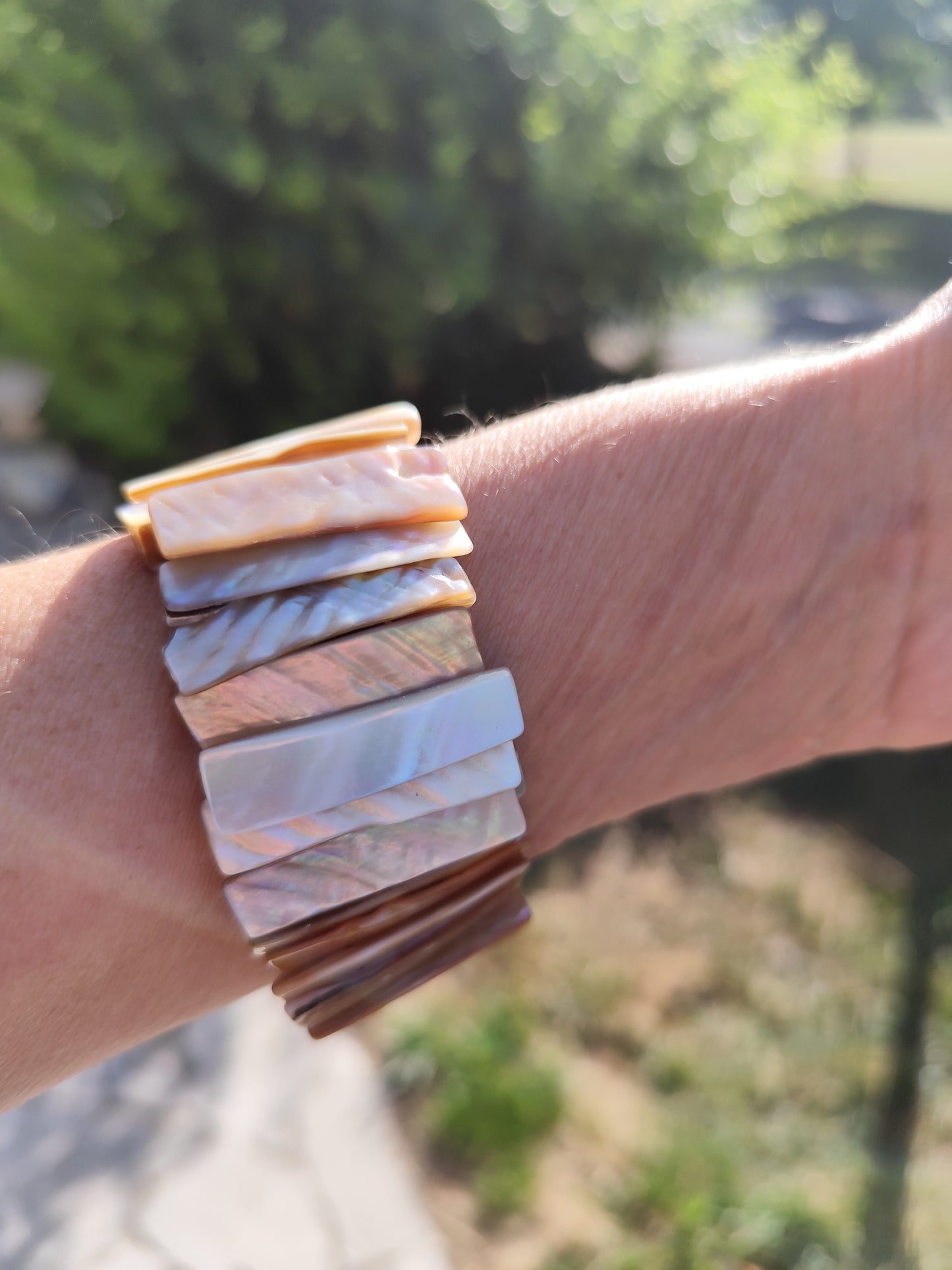 Bracelet vintage en nacre de Tahiti – tons bruns & irisés