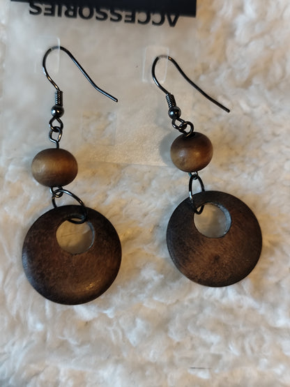 Boucles d’oreilles pendantes rondes en bois – Marron