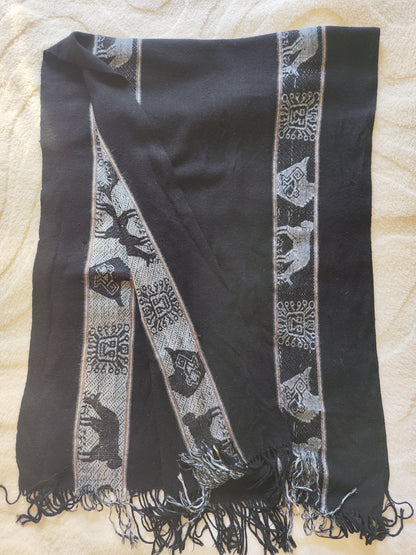 Écharpe noire motifs ethniques – 166x60 cm