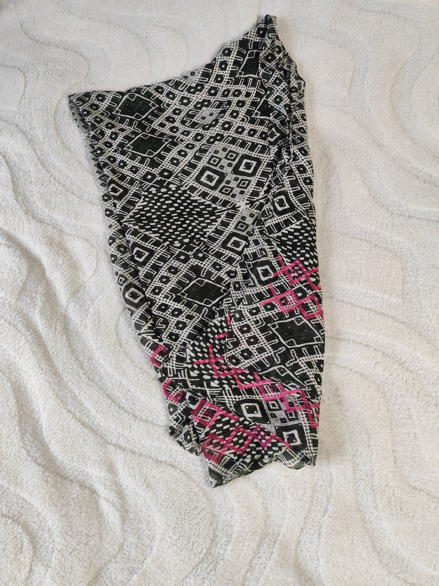 Etole châle kaki et rose motifs géométriques – 170 x 101 cm