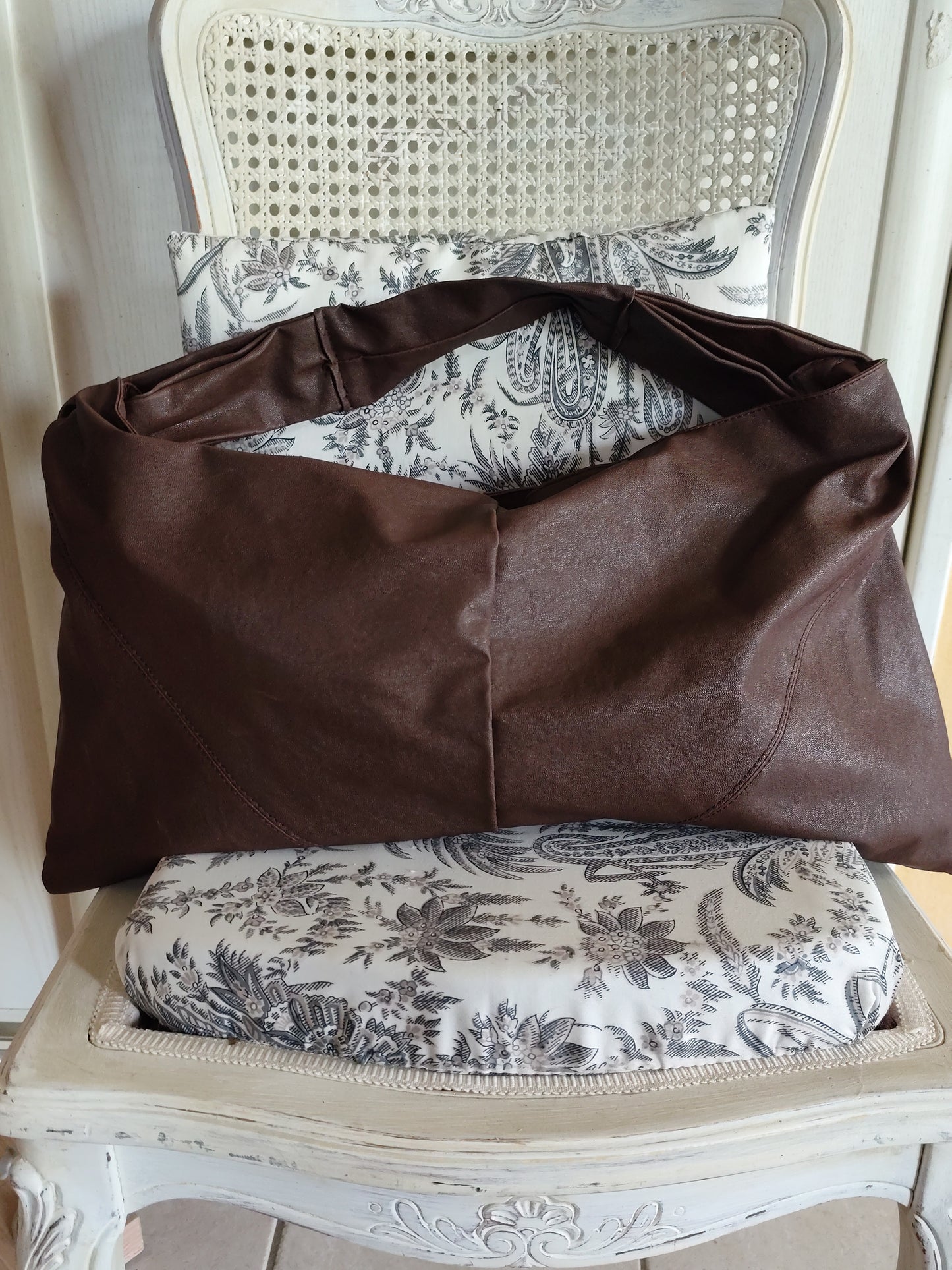 Grand sac cabas hobo marron chocolat porté épaule