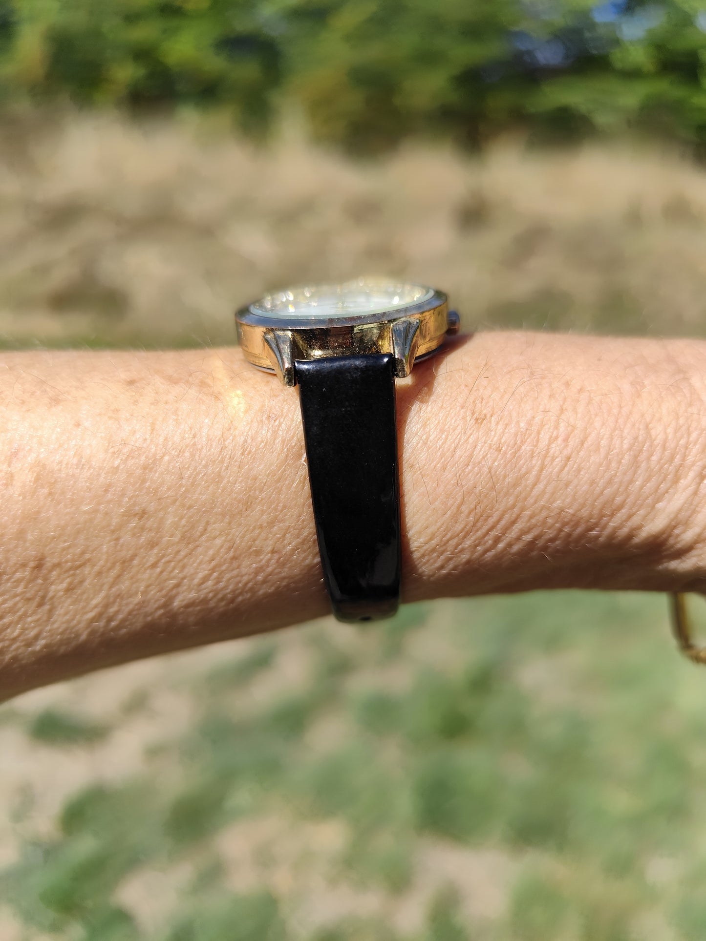 Montre femme L. Feedo à quartz avec bracelet cuir noir