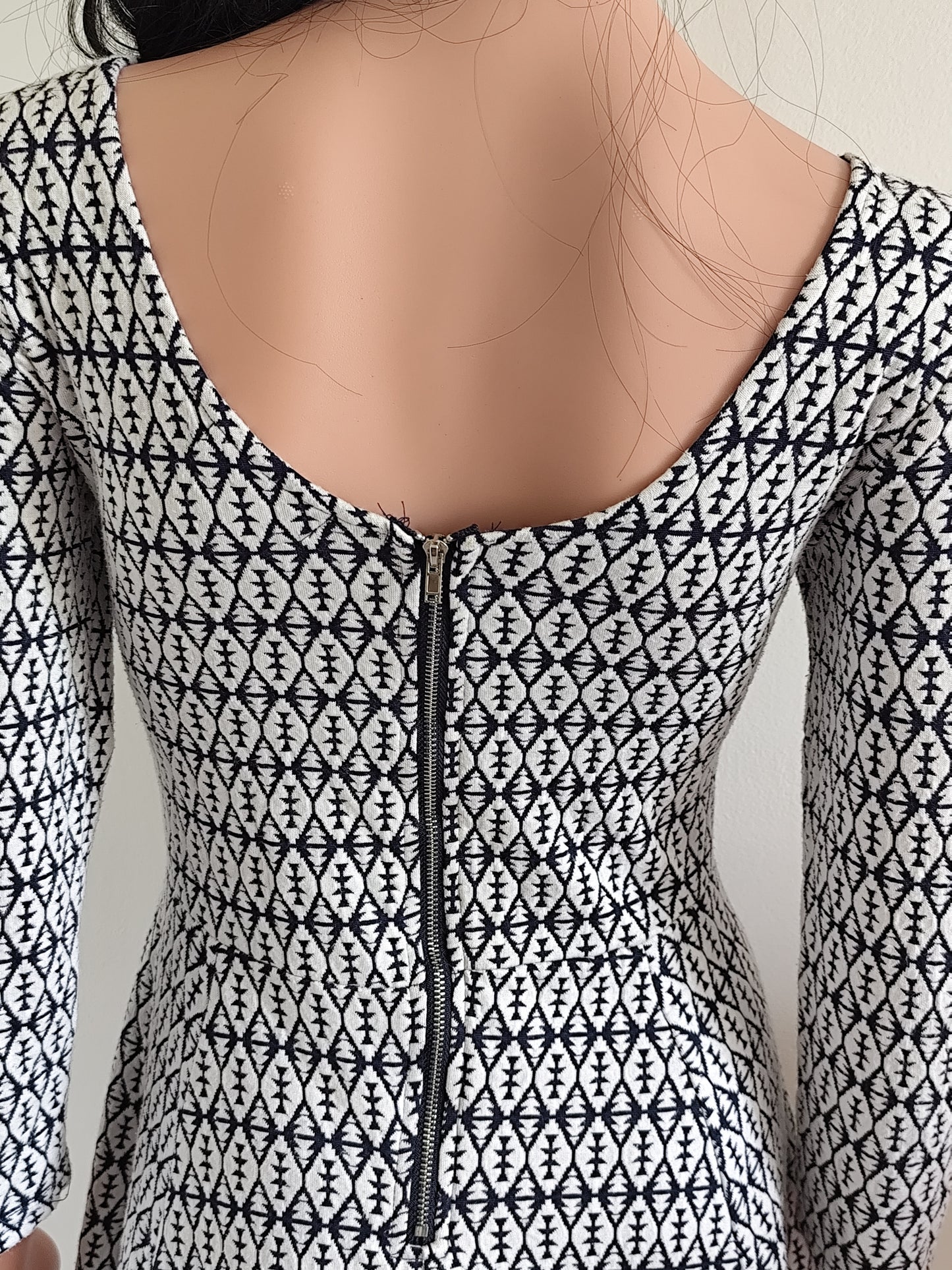 Robe courte Noémie & Co – graphique noir & blanc – coupe patineuse - Taille 36/38