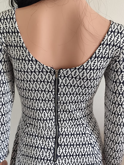 Robe courte Noémie & Co – graphique noir & blanc – coupe patineuse - Taille 36/38