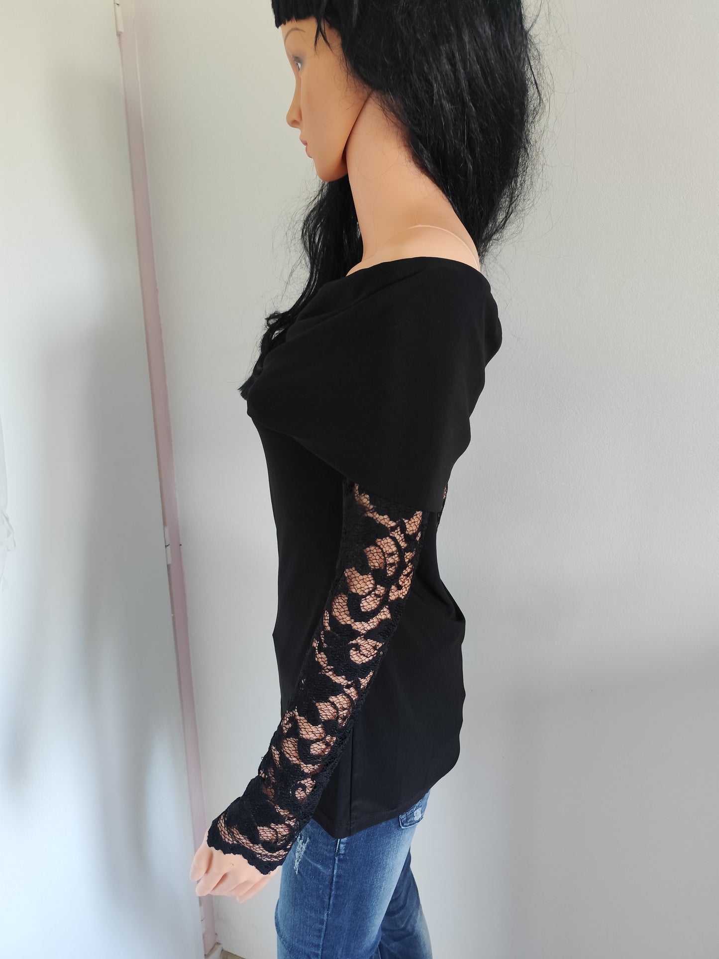 Top noir épaules dénudées manches dentelle – Joseph Ribkoff – taille 40