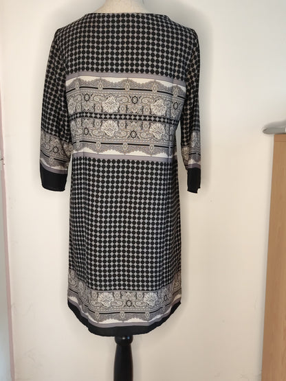 Robe Noire & Blanche Motifs Graphiques – Mango  - Taille 38/40