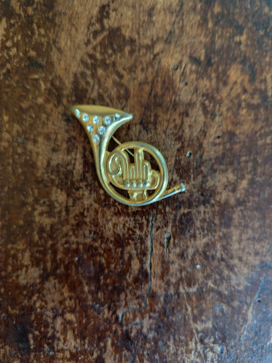 Broche vintage cor de chasse dorée avec strass